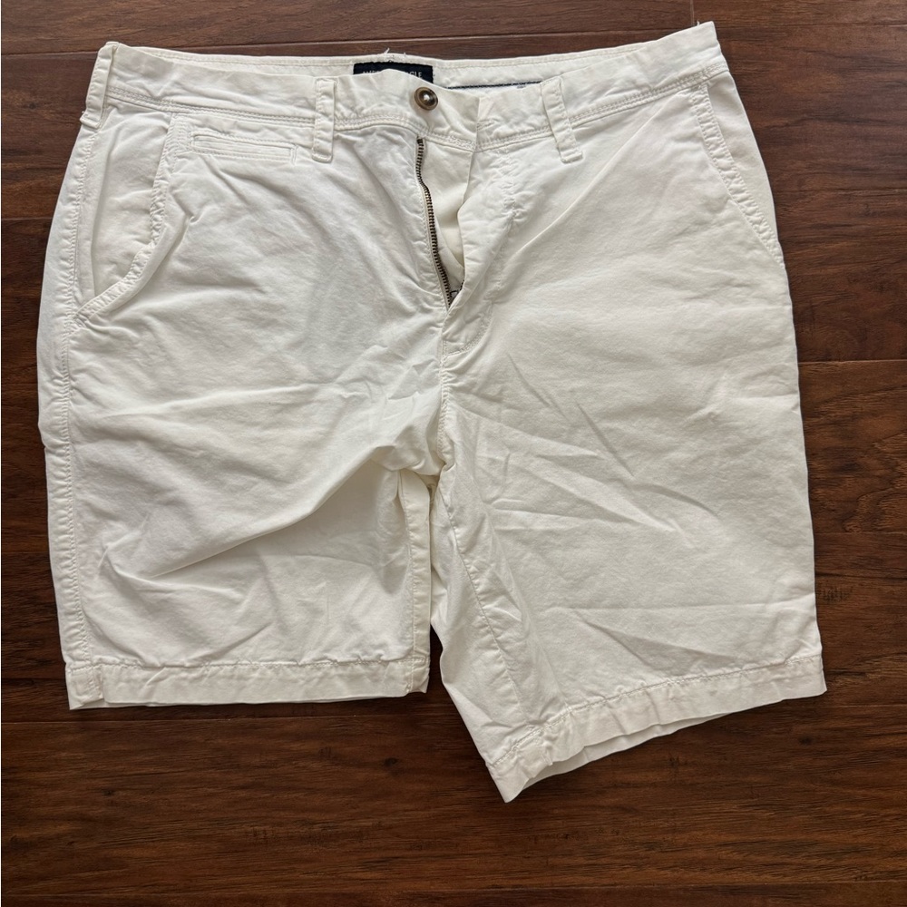 Men’s American Eagle Shorts
34